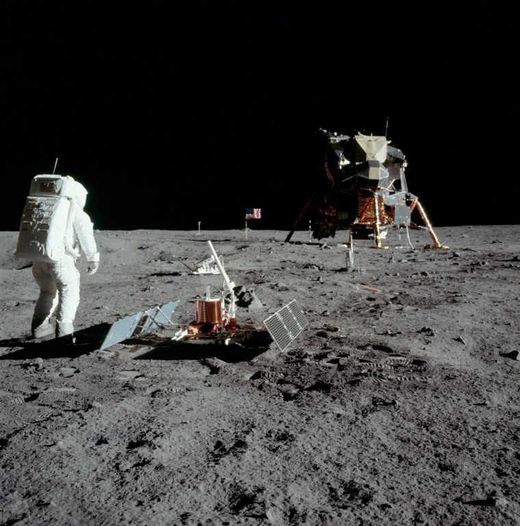 Image: Experiments on the moon