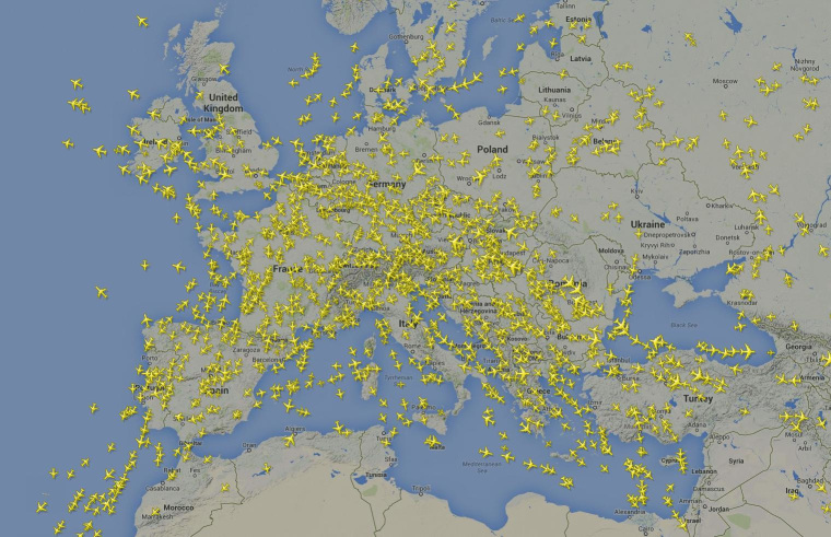Image: Flights appear to avoid flying over Ukraine on July 22, 2014