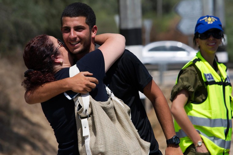 Image: An Israeli soldier reunites with his mother during a 12-hour cease-fire, near Sderot