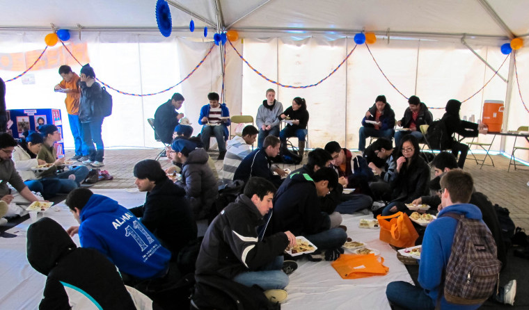 A langar held by the Sikh Student Association at the University of Illinois at Urbana-Champaign which fed 2,000 people and was the direct inspiration for today's Langar on the Hill.