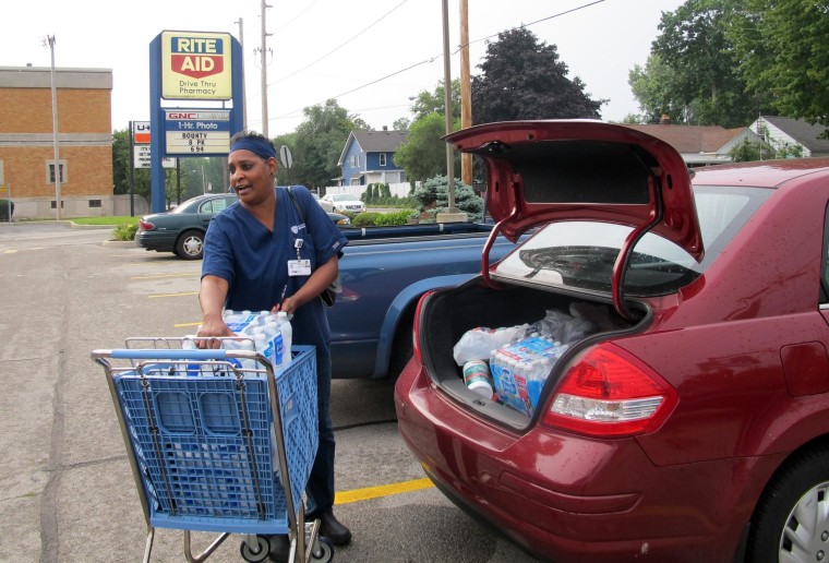 Image: Sharon Green loads bottled water into her car in Toledo