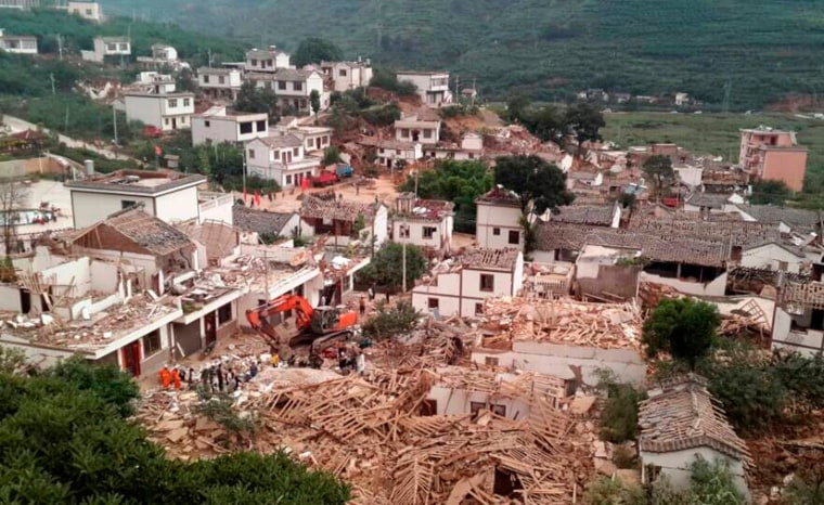 Image: An earthquake destroyed houses