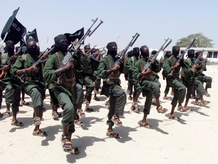 Image: Hundreds of newly trained Shabaab fighters perform military exercises