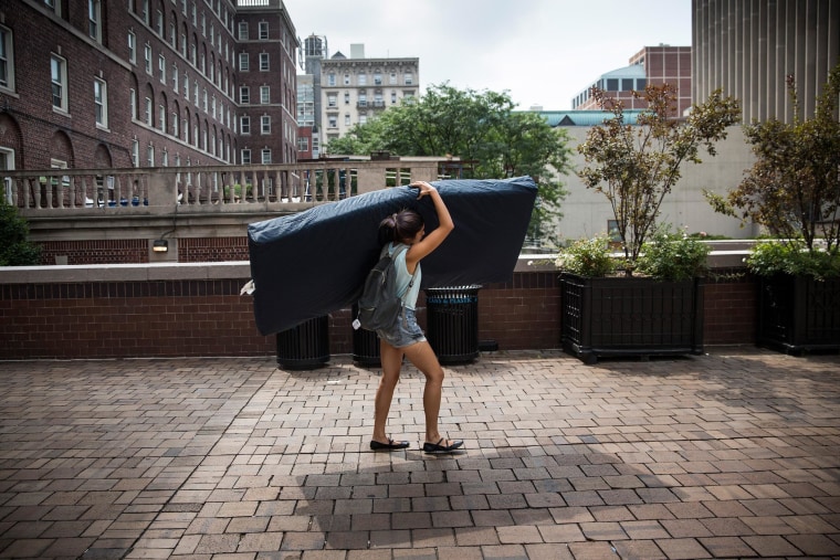Image: Columbia Student Carries Mattress Around Campus Until Her Alleged Rapist Is Expelled