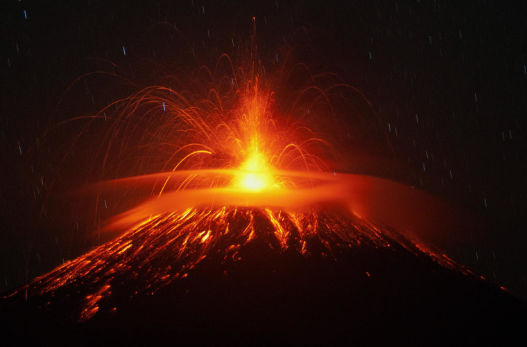 Image:Indonesian Volcano Erupts