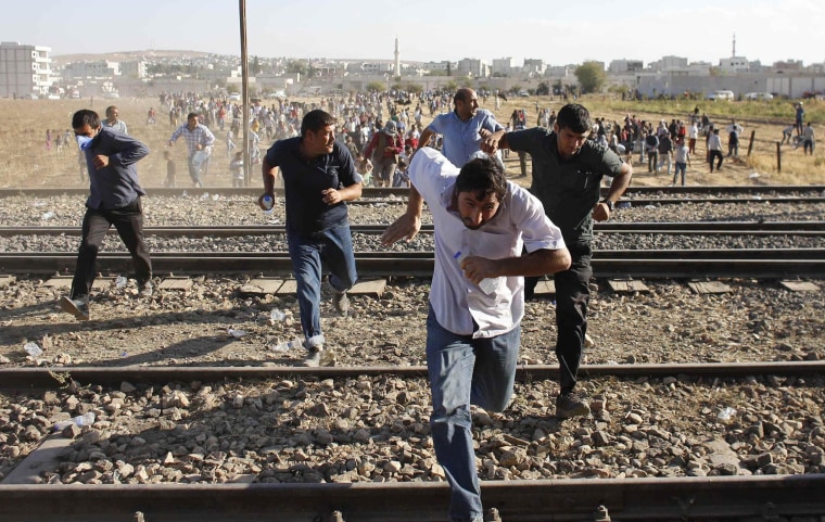 Image: Turkish and Syrian Kurds clash with Turkish security forces