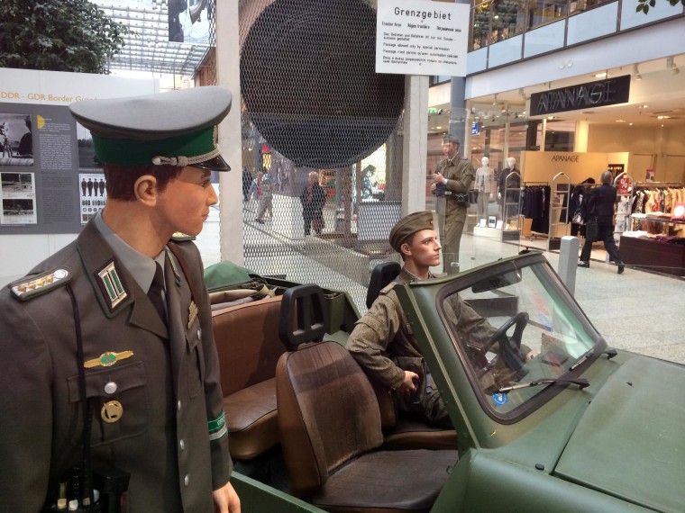 Image: Mannequins representing East German border guards at an exhibit in a shopping mall in Berlin.
