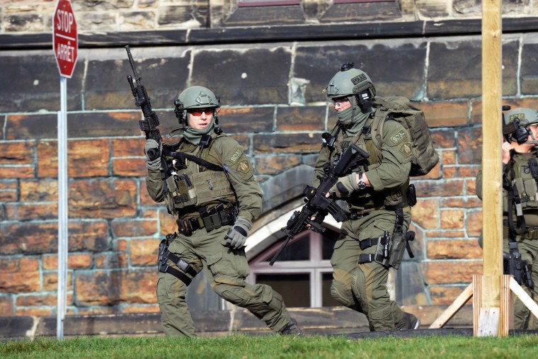 Image: A Royal Canadian Mounted Police intervention team responds to a shooting