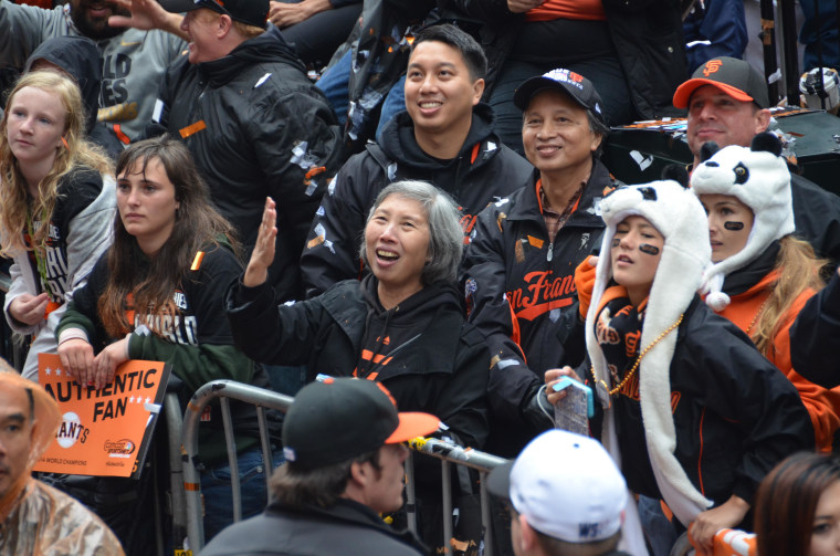 Rain can't keep Giants fans from celebrating in San Francisco.