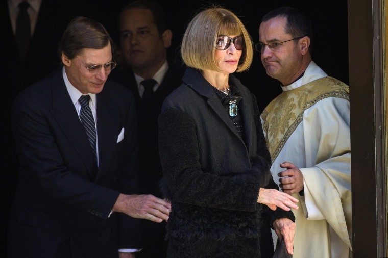 Image: Vogue editor Anna Wintour departs after a memorial service for the designer Oscar de la Renta in New York