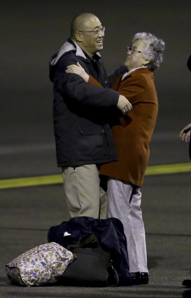 Image: Kenneth Bae greets his mother Myunghee Bae 