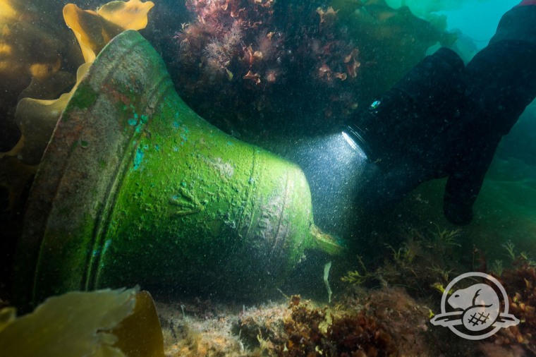 PARKS CANADA - Recovery of the bell of the HMS Erebus