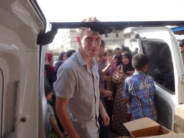 IMAGE: Peter Kassig making a food delivery to refugees