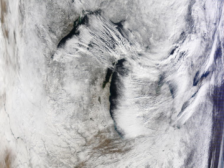 Image: Snow-band clouds over the Great Lakes