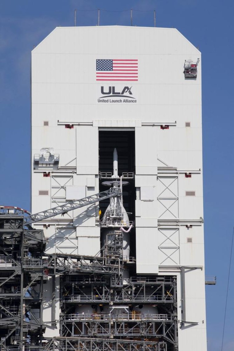 Image: Orion spacecraft stacked on top of Delta 4 Heavy rocket