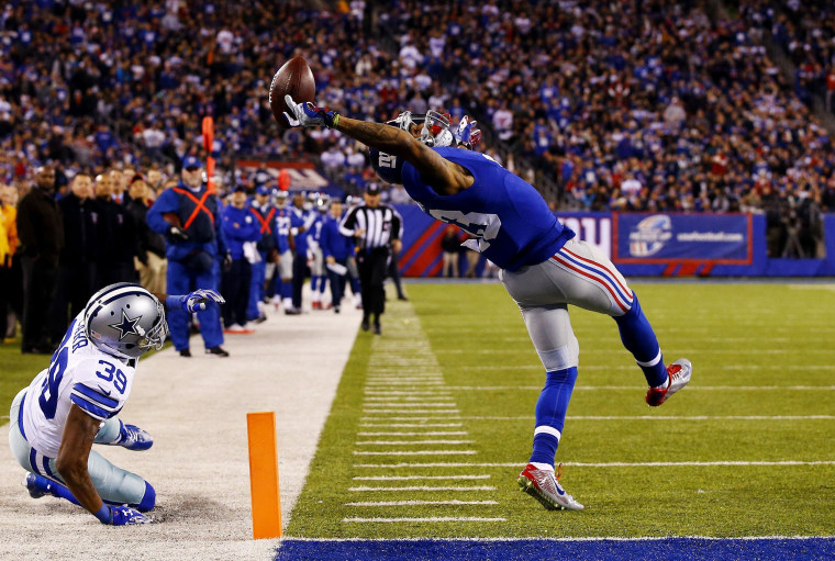 Image: Odell Beckham of the New York Giants scores a one-handed touchdown in the second quarter against the Dallas Cowboys