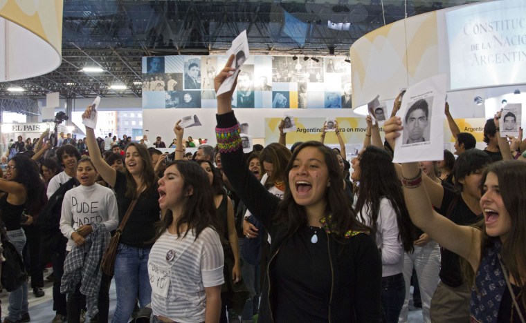 Image: MEXICO-LITERATURE-BOOK-FAIR-STUDENTS-PROTEST