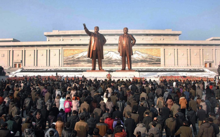 Image: Crowds of people visiting the Mansu Hill in Pyongyang