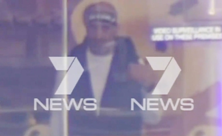 Image: Suspected gunman inside cafe in Sydney