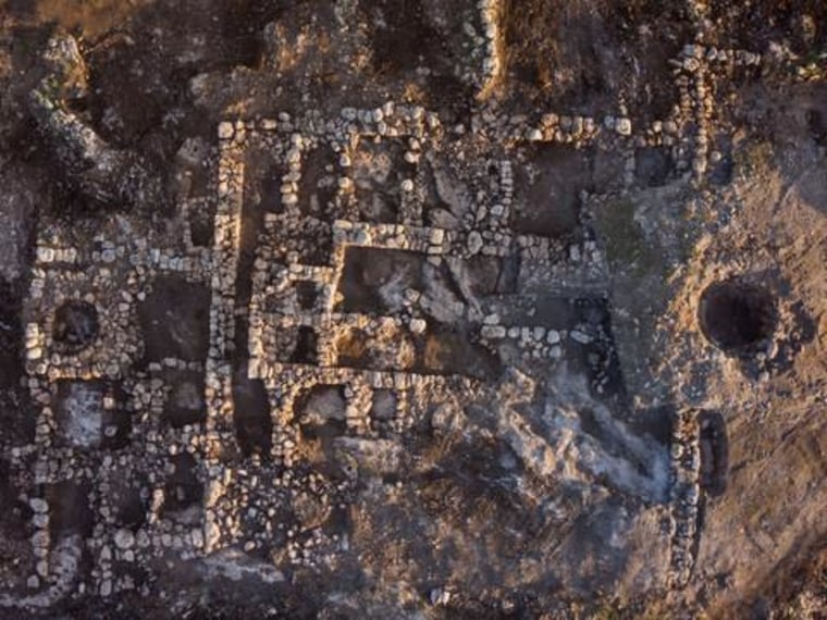 A bird's-eye view shows the 23-room farmhouse from the eighth century B.C.