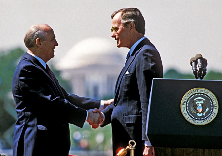 Image: President Bush and Gorbechev at the White House