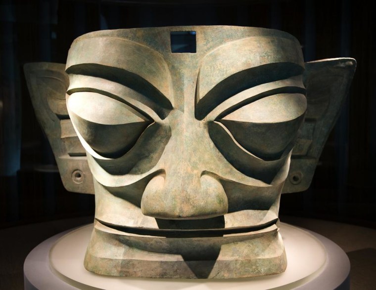 Image:Bronze mask from a lost Chinese civilization called Sanxingdui