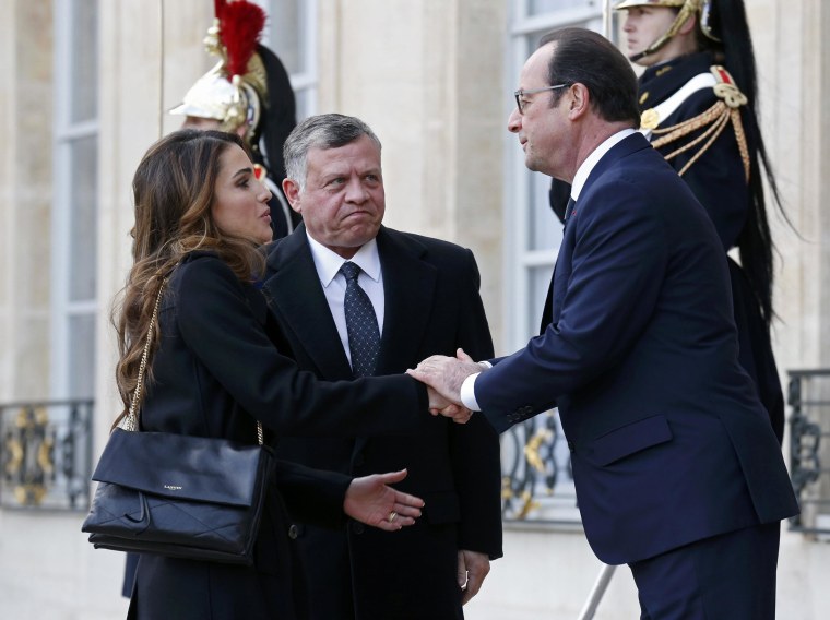 Image: French President Francois Hollande welcomes Jordan's King Abdullah and his wife Queen Rania at the Elysee Palace before attending a solidarity march in the streets of Paris
