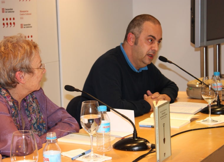 Image:  Emilio Silva (at right) of ARMH speaks at the presentation of the "Dictionary of Historical Memory" in November, 2011.