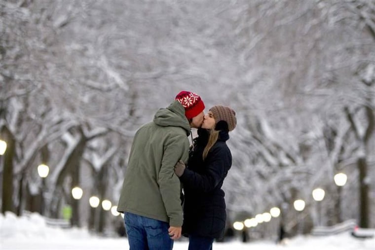 A couple doesn't let snow stop their romance in Central Park.