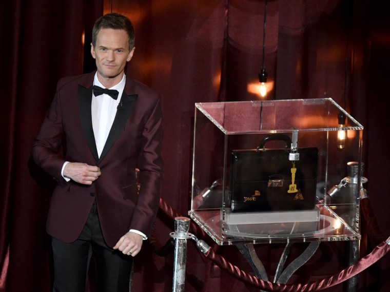 OMG, here's Neil Patrick Harris running around in his chonies at last  night's Oscars 