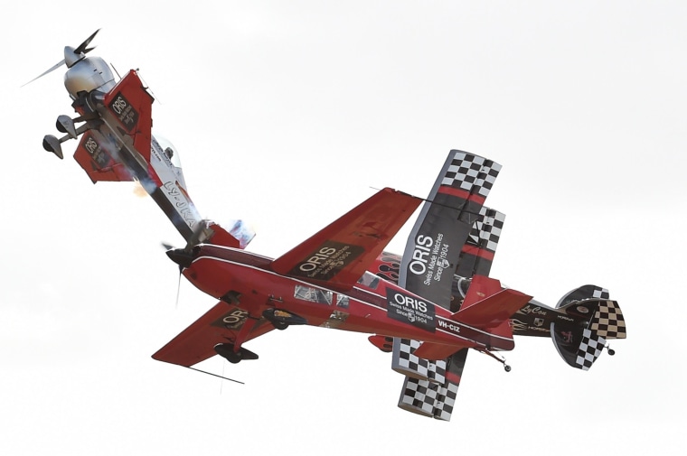 Image: Acrobatic pilots perform at the Australian International Airshow