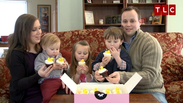 Anna, Marcus, Mackynzie, Michael and Josh Duggar enjoy some sweet treats.