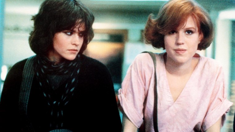 THE BREAKFAST CLUB, from left: Ally Sheedy, Molly Ringwald, 1985, © Universal/courtesy Everett Colle