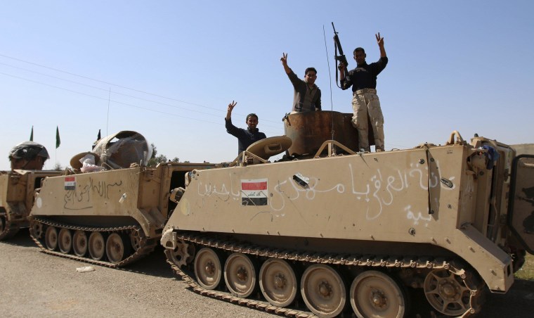 Image: Iraqi security forces and Shiite fighters gather at Udhaim dam on Sunday