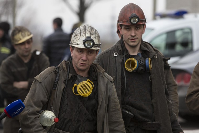 Image: Miners arrive to help with the rescue effort in Zasyadko coal mine in Donetsk