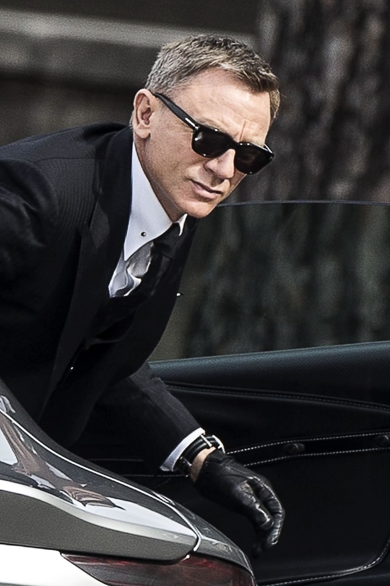 Image: Daniel Craig films James Bond movie \"Spectre\"