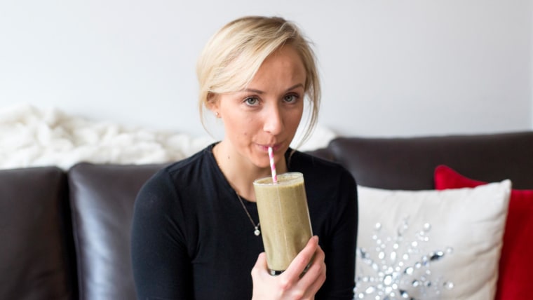 Olympian Nastia Liukin likes to sip on a healthy smoothie in the morning: Steal her recipe!