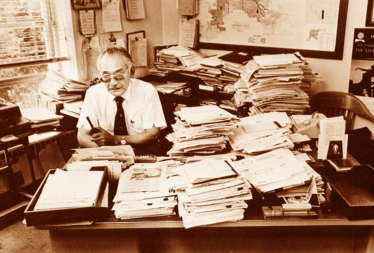 Minoru Yasui working at his desk in 1983.