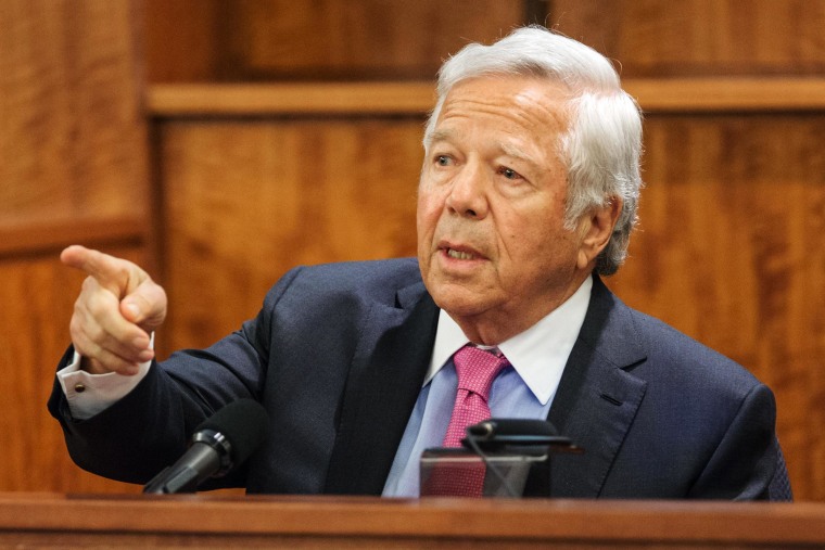 Image: New England Patriots owner Robert Kraft testifies during the murder trial of former Patriots football player Aaron Hernandez