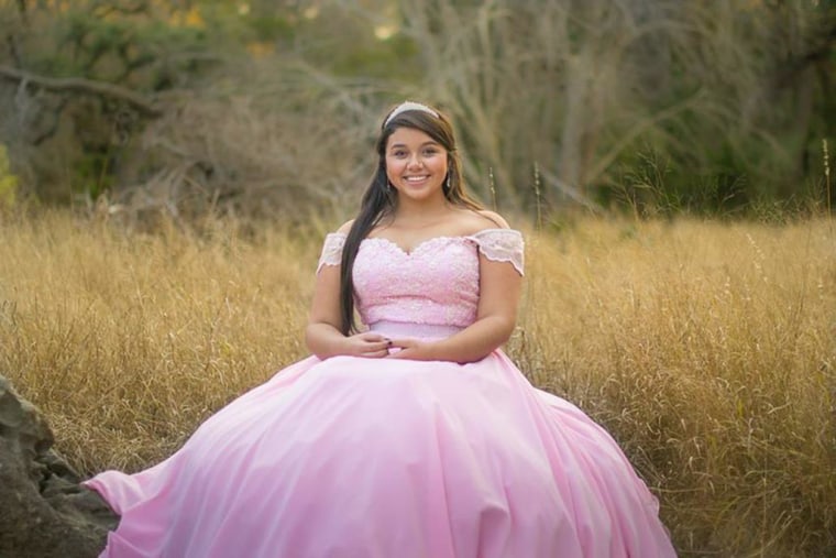 Image: Quinceañera Natassia Casas