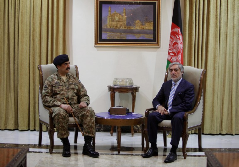 Image: Pakistani Gen. Raheel Sharif and Adbullah Abdullah on Feb. 17