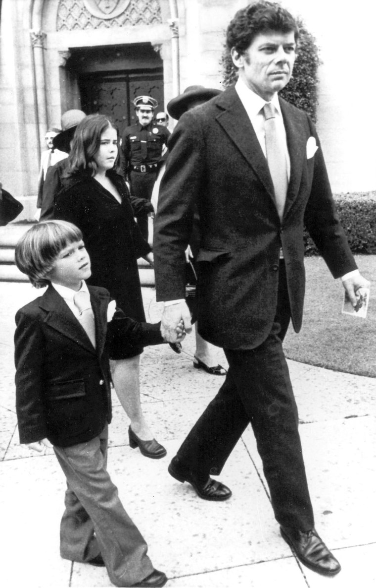 Image: Gordon Getty with his son Andrew leaves the Wilshire United Methodist church