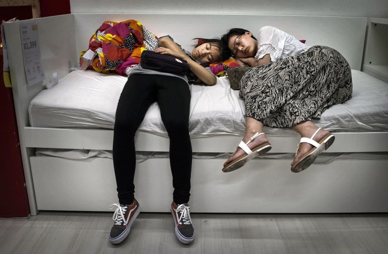 Chinese Shoppers Make The Most Of IKEA's Open Bed Policy