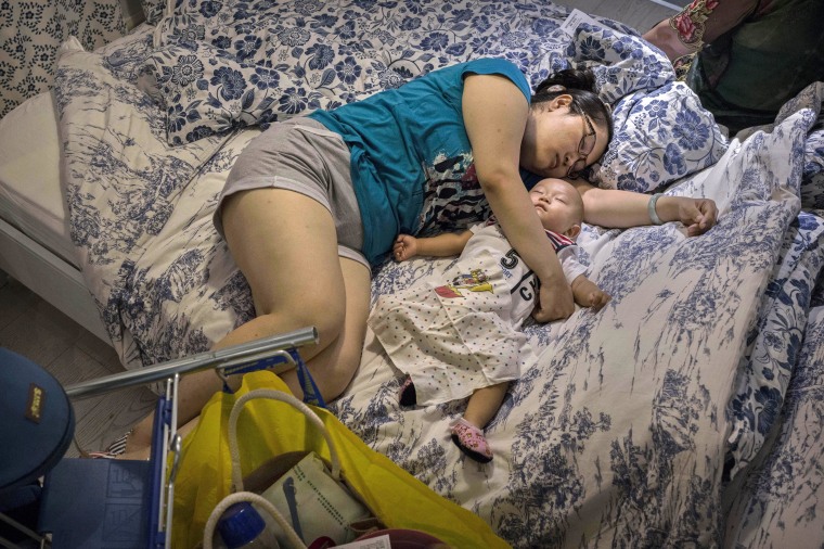 Chinese Shoppers Make The Most Of IKEA's Open Bed Policy