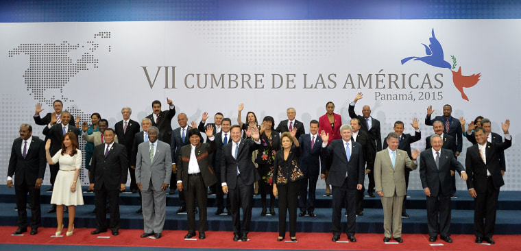 Image: PANAMA-AMERICAS-SUMMIT-FAMILY PICTURE