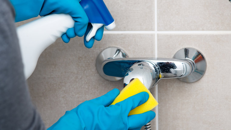 cleaning faucet with spray detergent