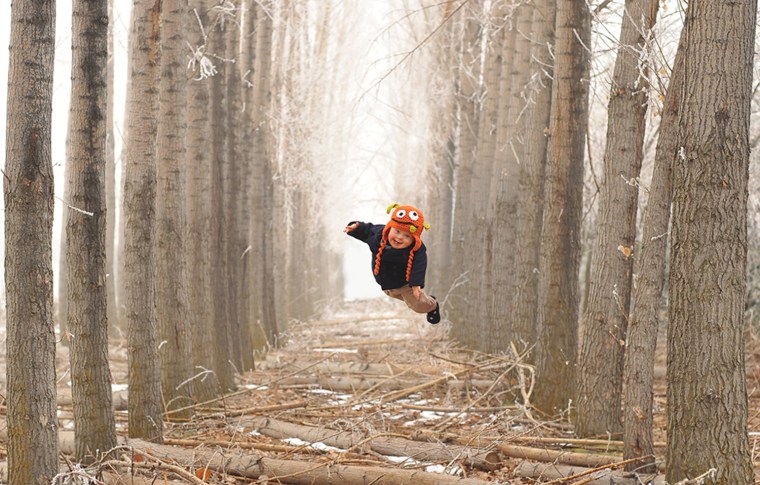 Image: Boy can fly in dad's photo series