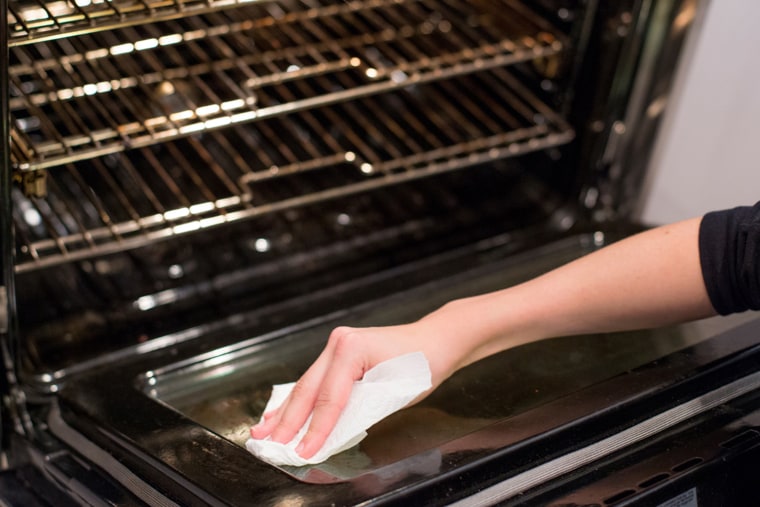 Spring cleaning hacks - clean your oven with just ammonia