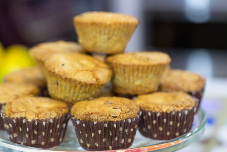 Ellie Kemper and Al Roker make meals in muffin tins