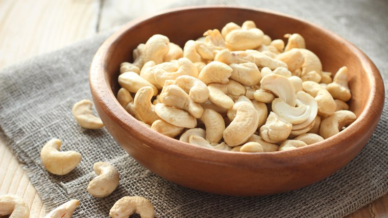 Raw cashews